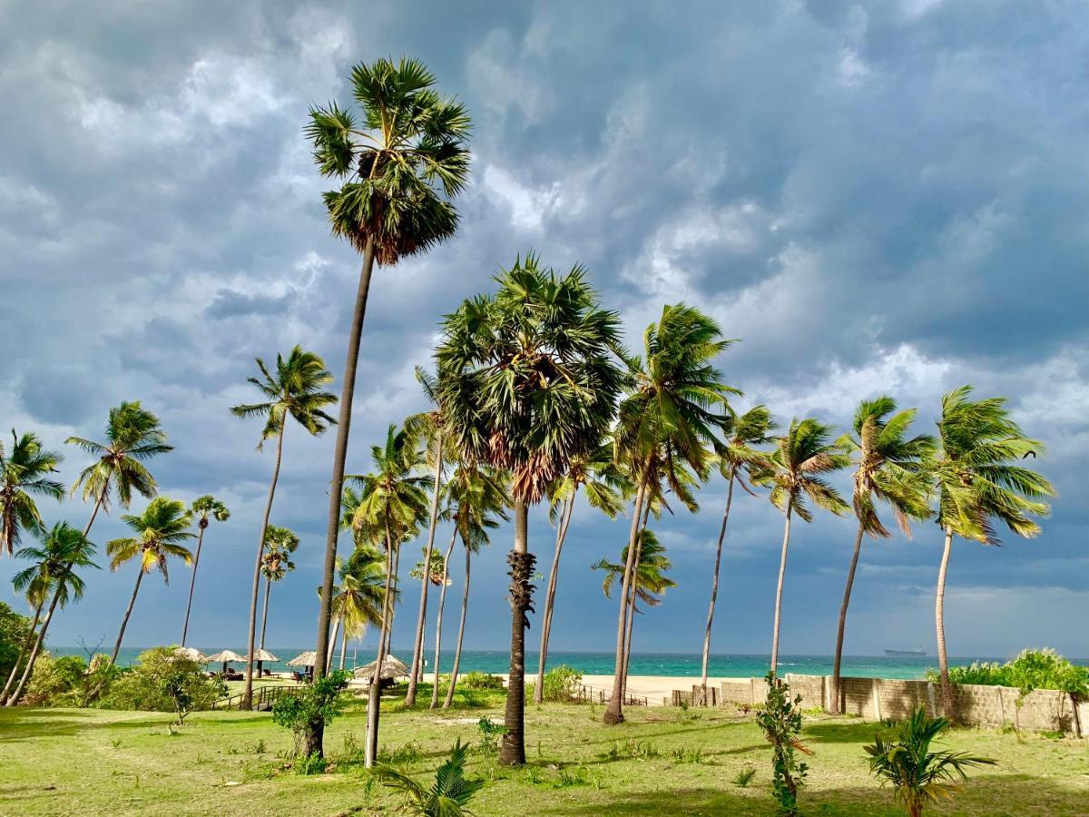 108 Palms Beach Resort Trincomalee Εξωτερικό φωτογραφία