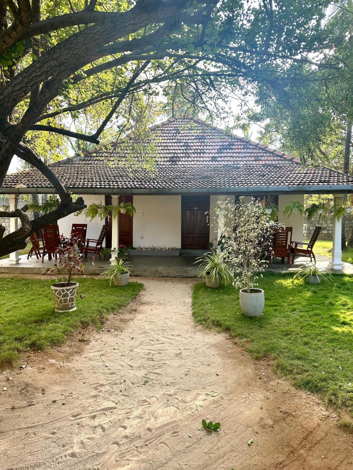 108 Palms Beach Resort Trincomalee Εξωτερικό φωτογραφία